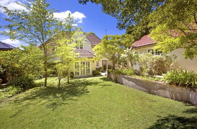 THE ENTERTAINER Picture