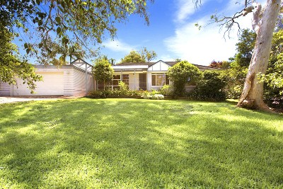 Single Level Living... Fabulous Locale! Picture