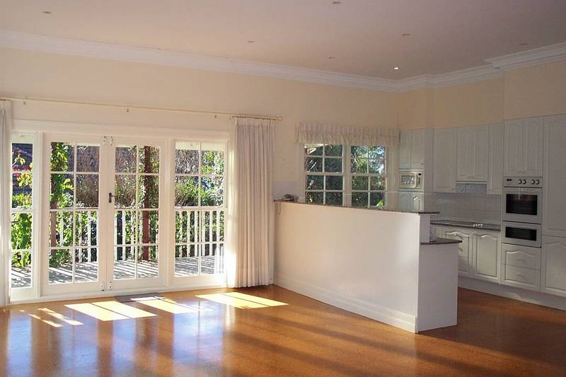 Minutes Walk To Killara Station! Picture 3