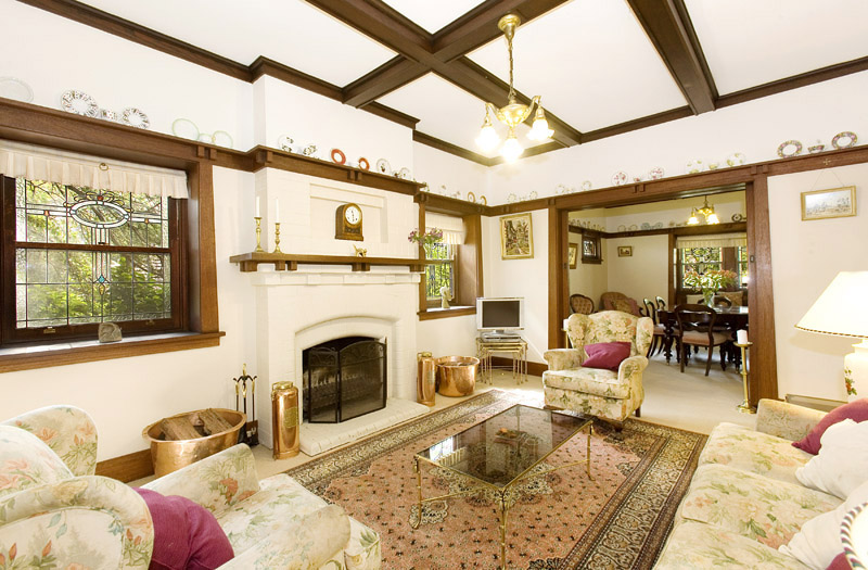 AUCTION THIS SATURDAY AT 10.00AM, OPEN FROM 9.30AM..A Charming Californian Bungalow in Quiet, Leafy Street.. Picture 2