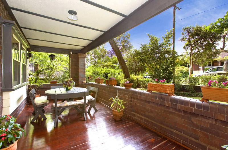 AUCTION THIS SATURDAY AT 10.00AM, OPEN FROM 9.30AM..A Charming Californian Bungalow in Quiet, Leafy Street.. Picture 1
