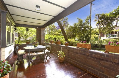 AUCTION THIS SATURDAY AT 10.00AM, OPEN FROM 9.30AM..A Charming Californian Bungalow in Quiet, Leafy Street.. Picture