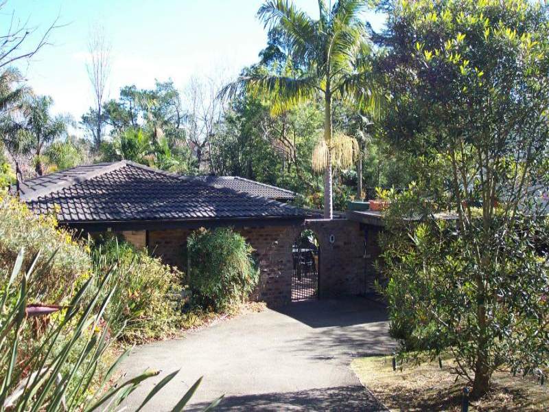 Freshly Painted Throughout - Everything At Your Fingertips! Picture 1