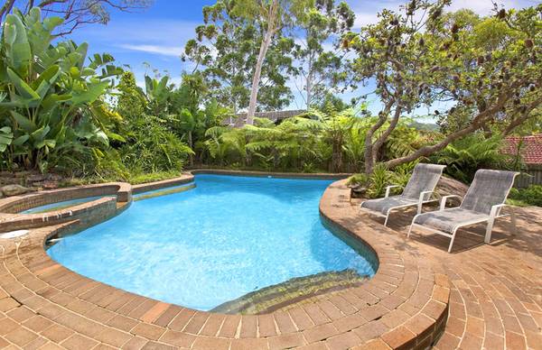 SOLD PRIOR TO AUCTION...BY DOMINIC SMITH....Entertain in Style... Picture 3