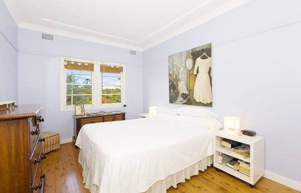 Auction this Saturday 8th March at 12.00noon on-site, a charming Semi-detached Picture 3