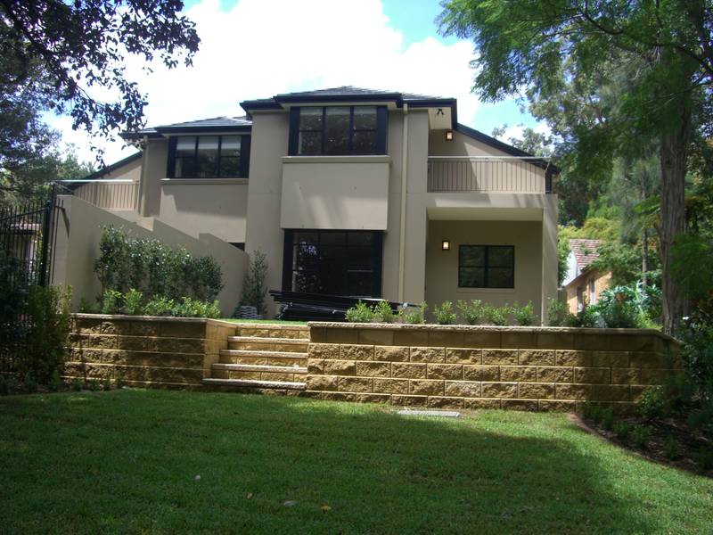 Exquisite New Home! Picture 2