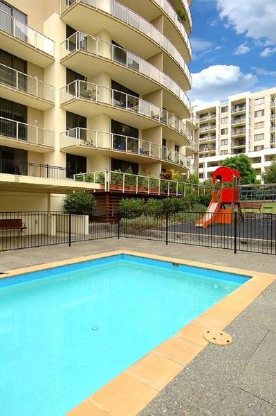 Move In Or Leave The Fantastic Tenants! Picture 1