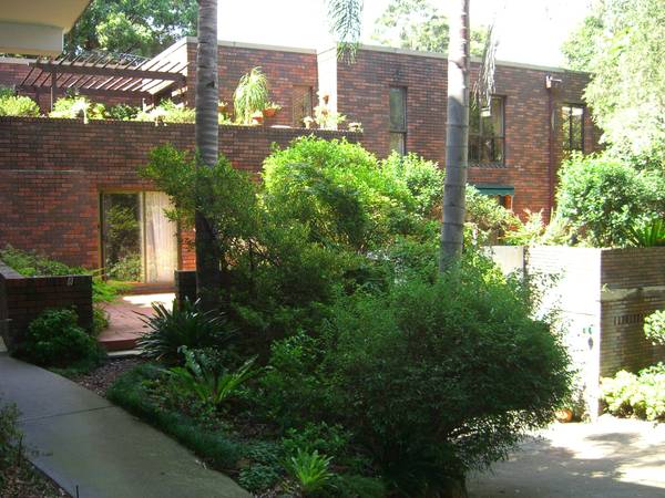 Central Location with Peaceful Surrounds!! Picture 1