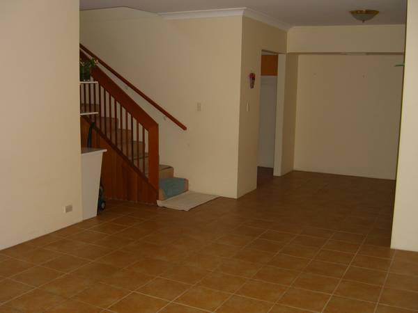 Tidy Townhouse!! Picture 3