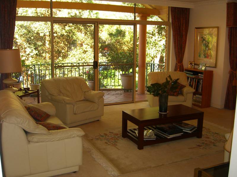 Spacious Second Floor Apartment!!! Picture 2