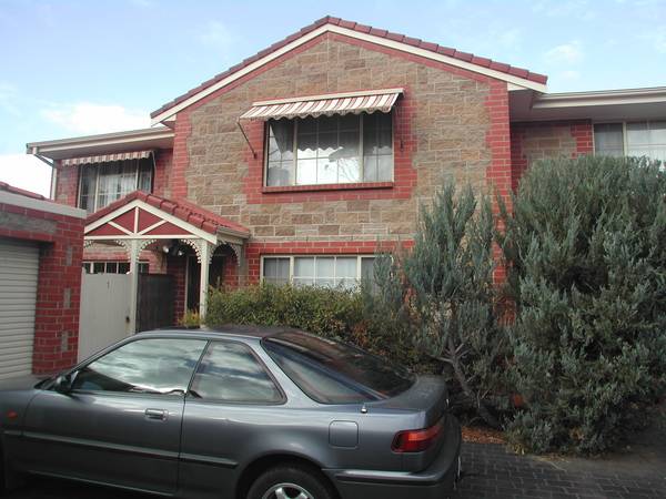 HUGE TOWNHOUSE Picture 1