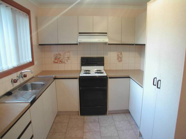 HUGE TOWNHOUSE Picture 3