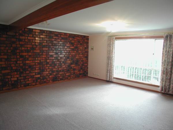 HUGE TOWNHOUSE Picture 2