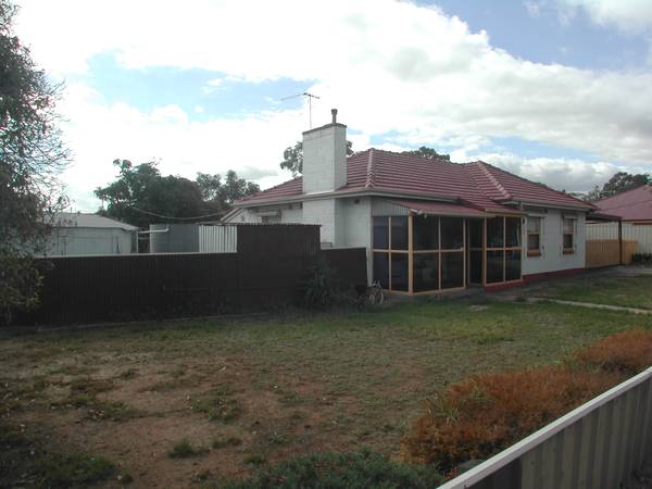 Big Block in Great Location Picture 2