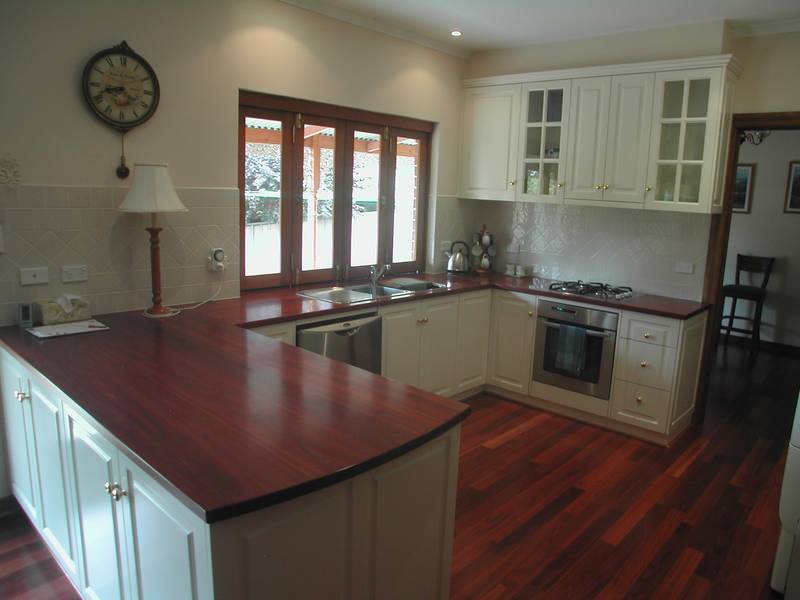 4br Executive Home! Picture 2
