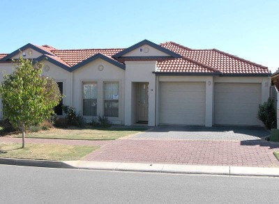 Spacious Courtyard Home with Double Garage Handy to Flinders Hospital and University Picture