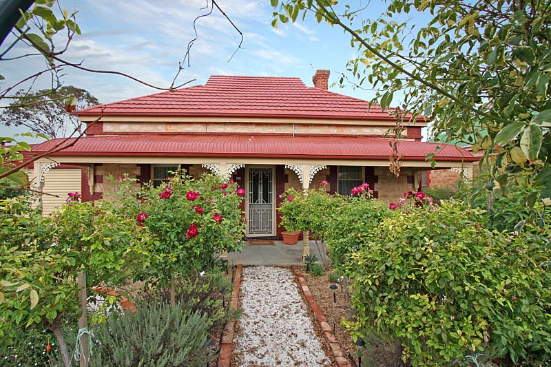 Exquisite Stone Home Picture 1