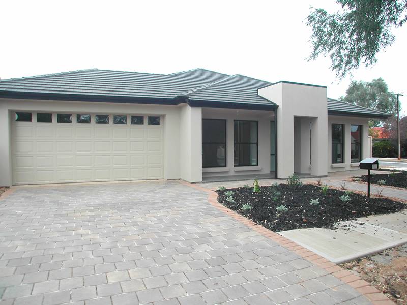 Luxury Easy Care Living Picture 1