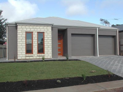 Brand New Courtyard Home Picture