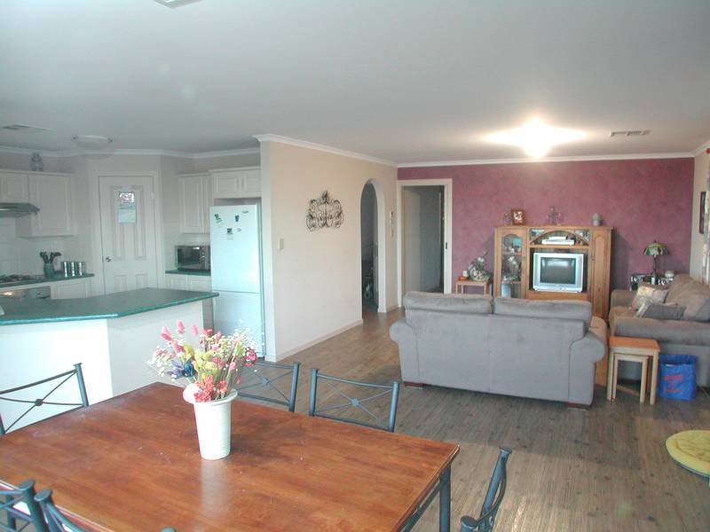 VILLA BY THE SEA Picture 3