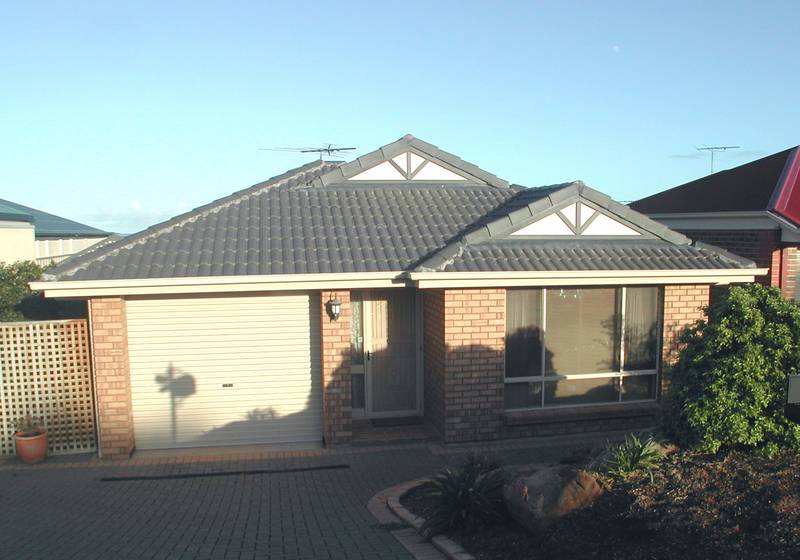 VILLA BY THE SEA Picture 1