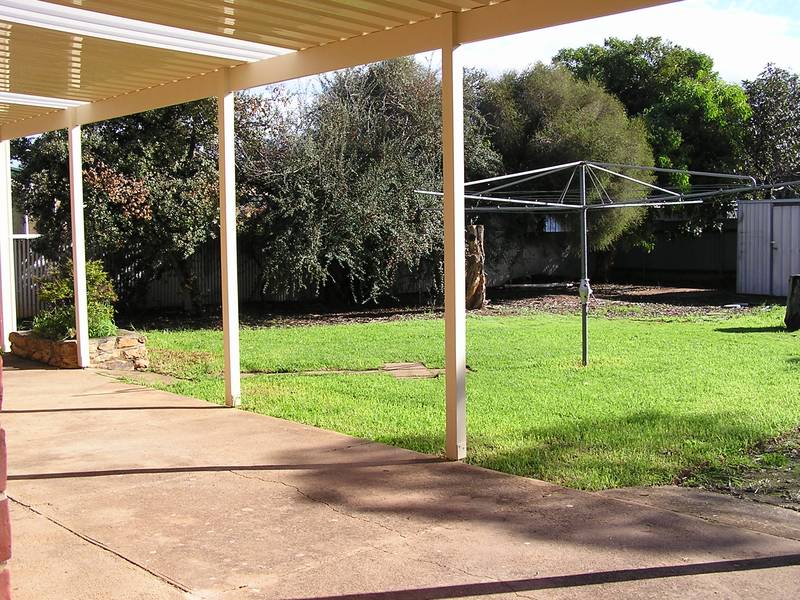 Neat & Cosy Home - Fantastic Location! Picture 3