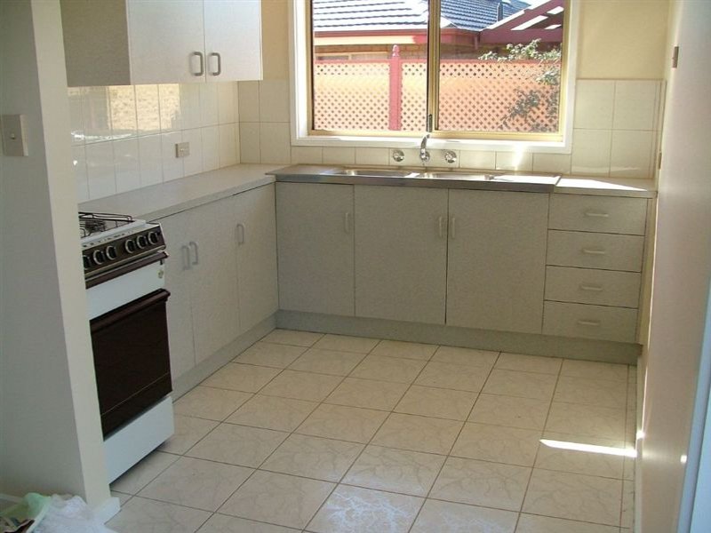 Extra Large Family Home - Popular Carews Fields Picture 2