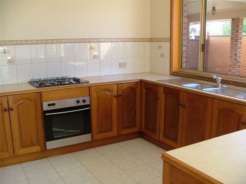 Extra Large Family Home - Popular Carews Fields Picture 3