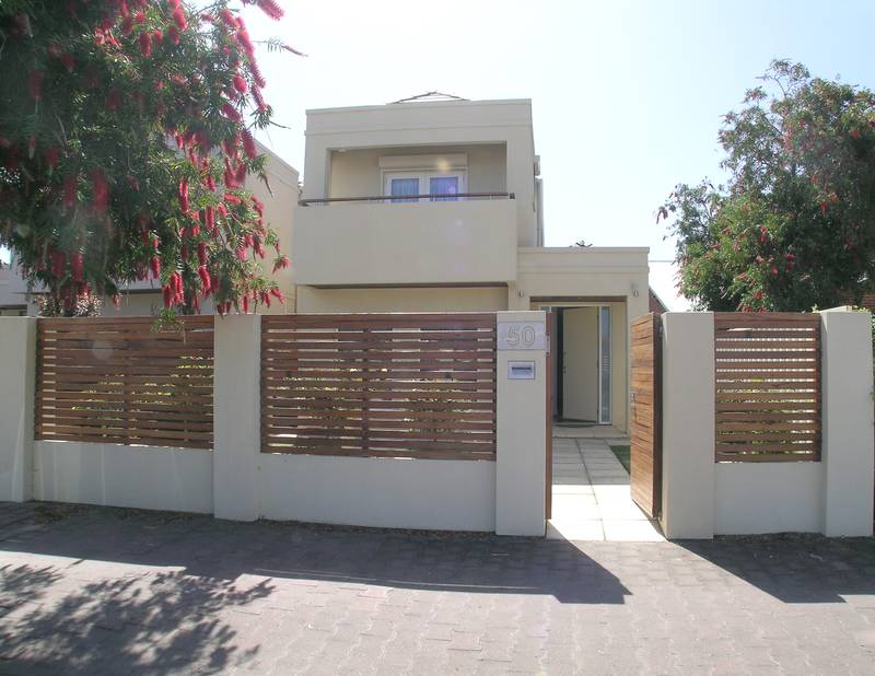 SENSATIONAL EXECUTIVE FAMILY HOME - WEST OF BRIGHTON ROAD Picture 1