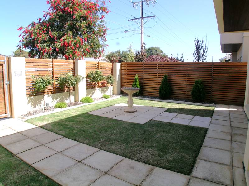 SENSATIONAL EXECUTIVE FAMILY HOME - WEST OF BRIGHTON ROAD Picture 2