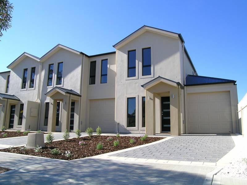 New Executive Style Townhouse! Picture 1