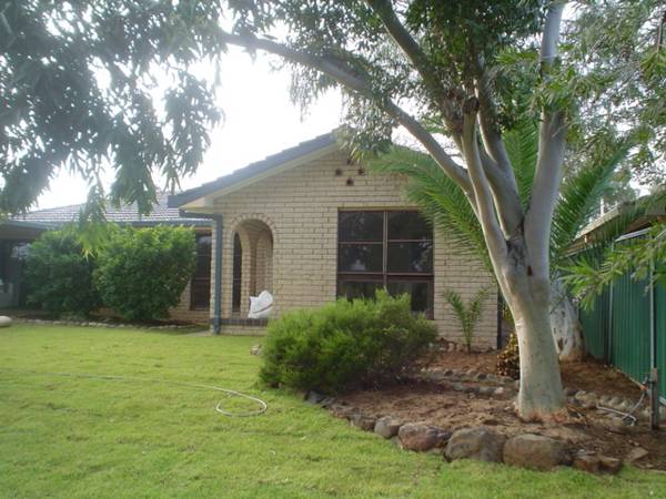 Sought after South/Pool's a bonus Picture 1