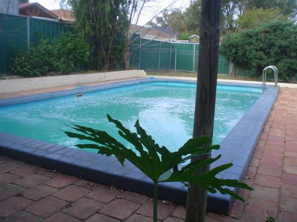 Sought after South/Pool's a bonus Picture 2