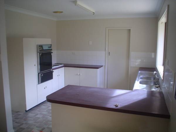 Sought after South/Pool's a bonus Picture 3