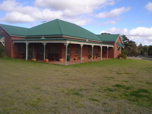 Small Rural Holding - 4km's from Dubbo City Picture 1