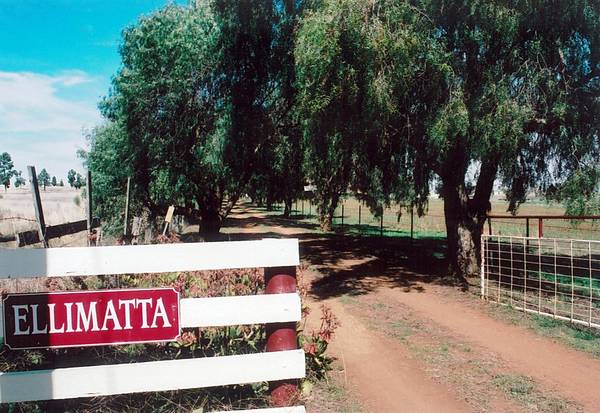 The ultimate in country style living Picture 1