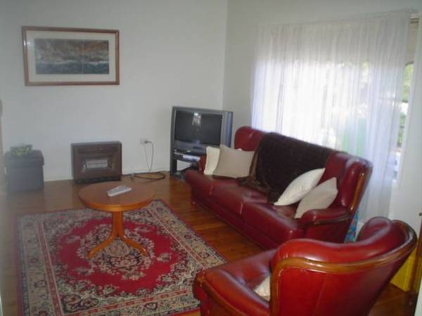 Excellent Location. Picture 3