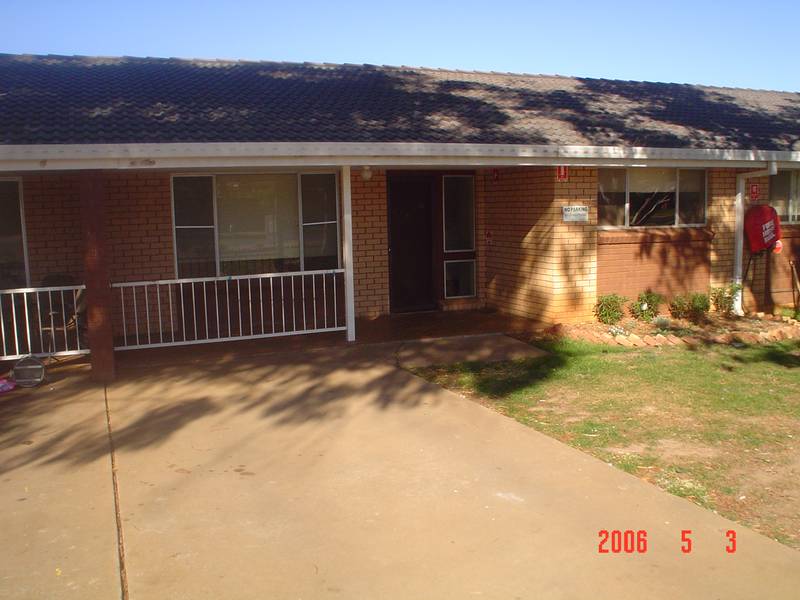 4/9 Lawson Street Picture 1