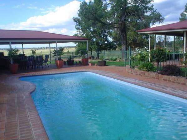 Country Lifestyle - 28 Acres - 10Minutes from Town Picture 2