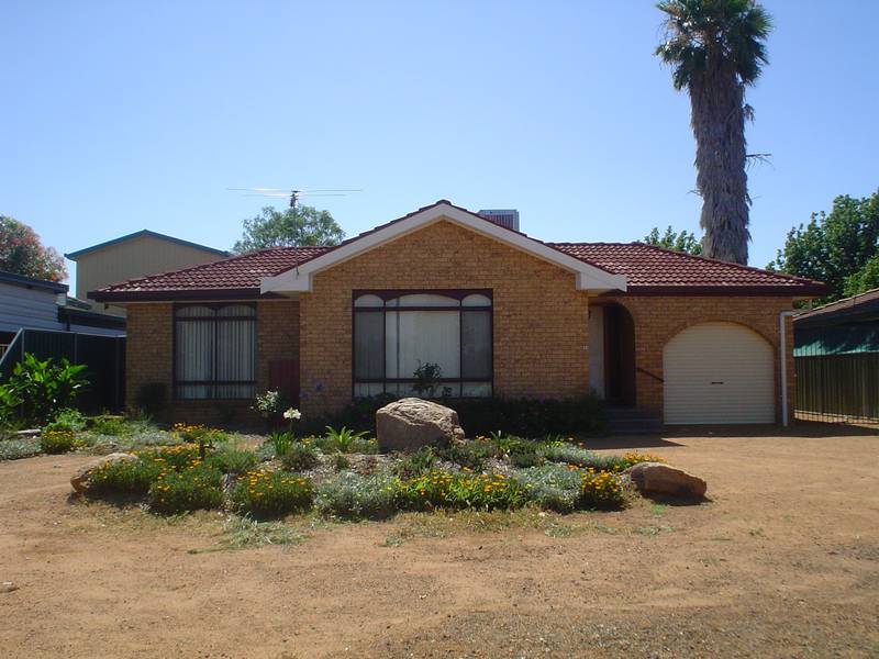 Walk to the Mall, School, Hospital or TAFE Picture 2