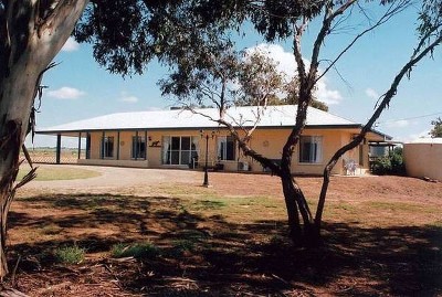 EQUINE ENTERPRISES - OUTSTANDING SMALL EQUINE / LIFESTYLE PROPERTY Picture