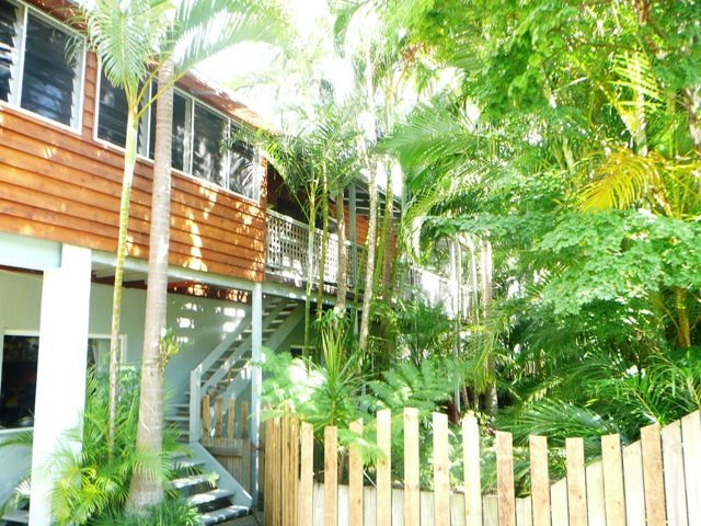 WATERFRONT OPPORTUNITY WITH SO MANY POSSIBILITIES Picture 1