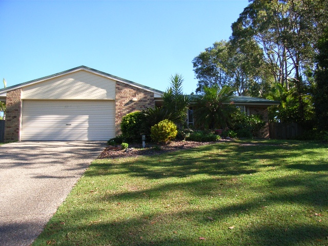 PRICED TO SELL IN NOOSA OUTLOOK Picture 1
