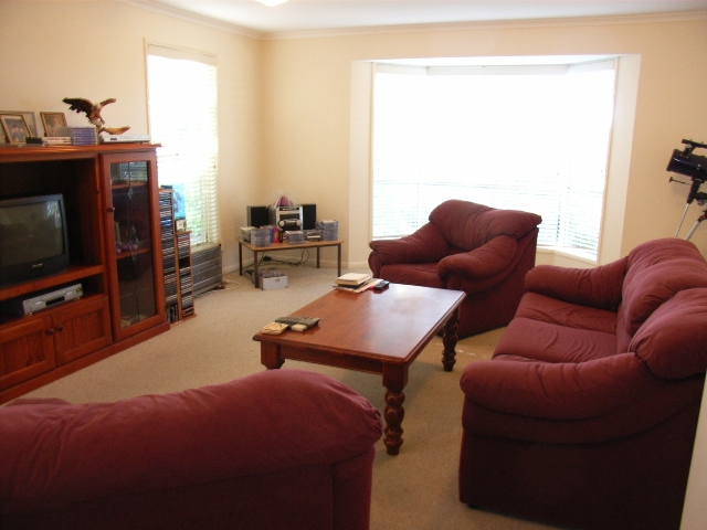 PRICED TO SELL IN NOOSA OUTLOOK Picture 2