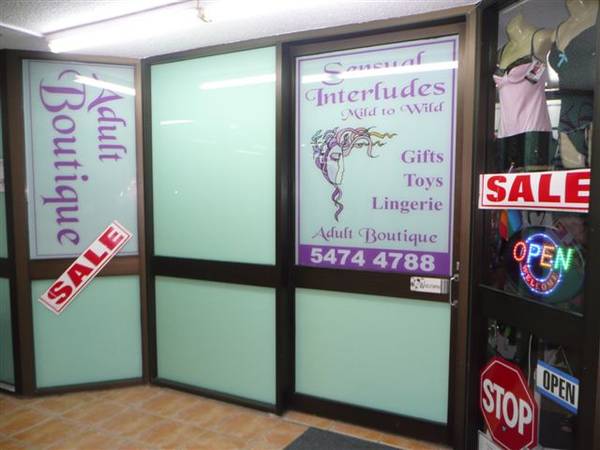 SHOP OR OFFICE SPACE WITH GOOD CLIENT CONTACT Picture 1