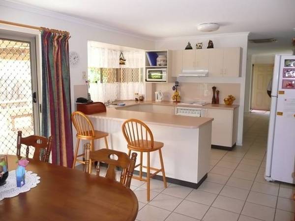 4 BEDROOM + POOL Picture 2