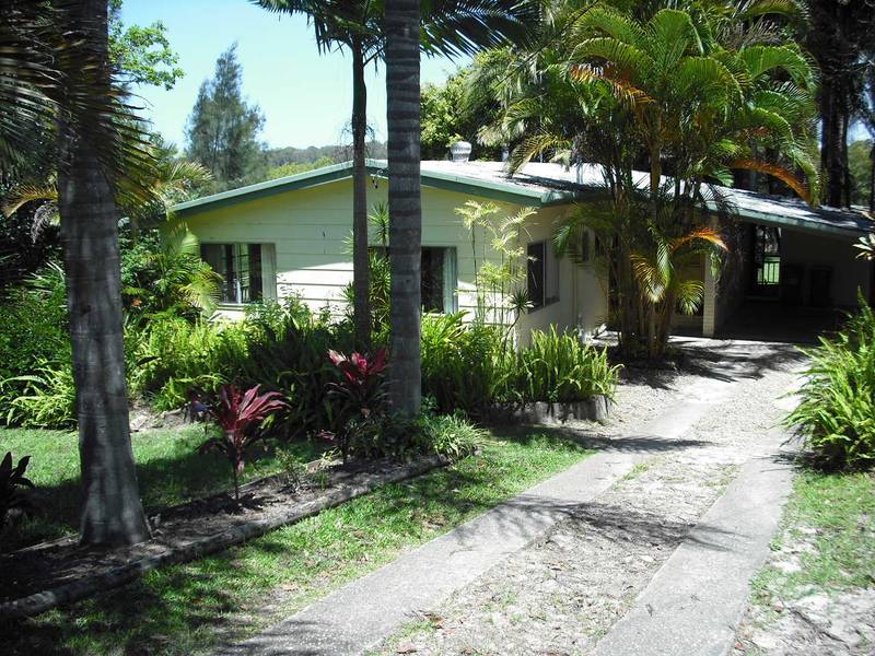 LAKESIDE PRIVACY Picture 1