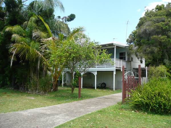 THE GRAND DAME Picture 1