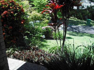 MODERN ROOMY LIVING Picture MODERN ROOMY LIVING Picture