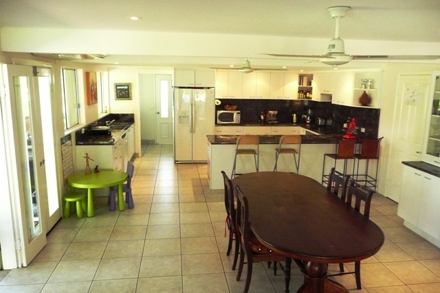 GRANDEUR ON ACREAGE Picture 3